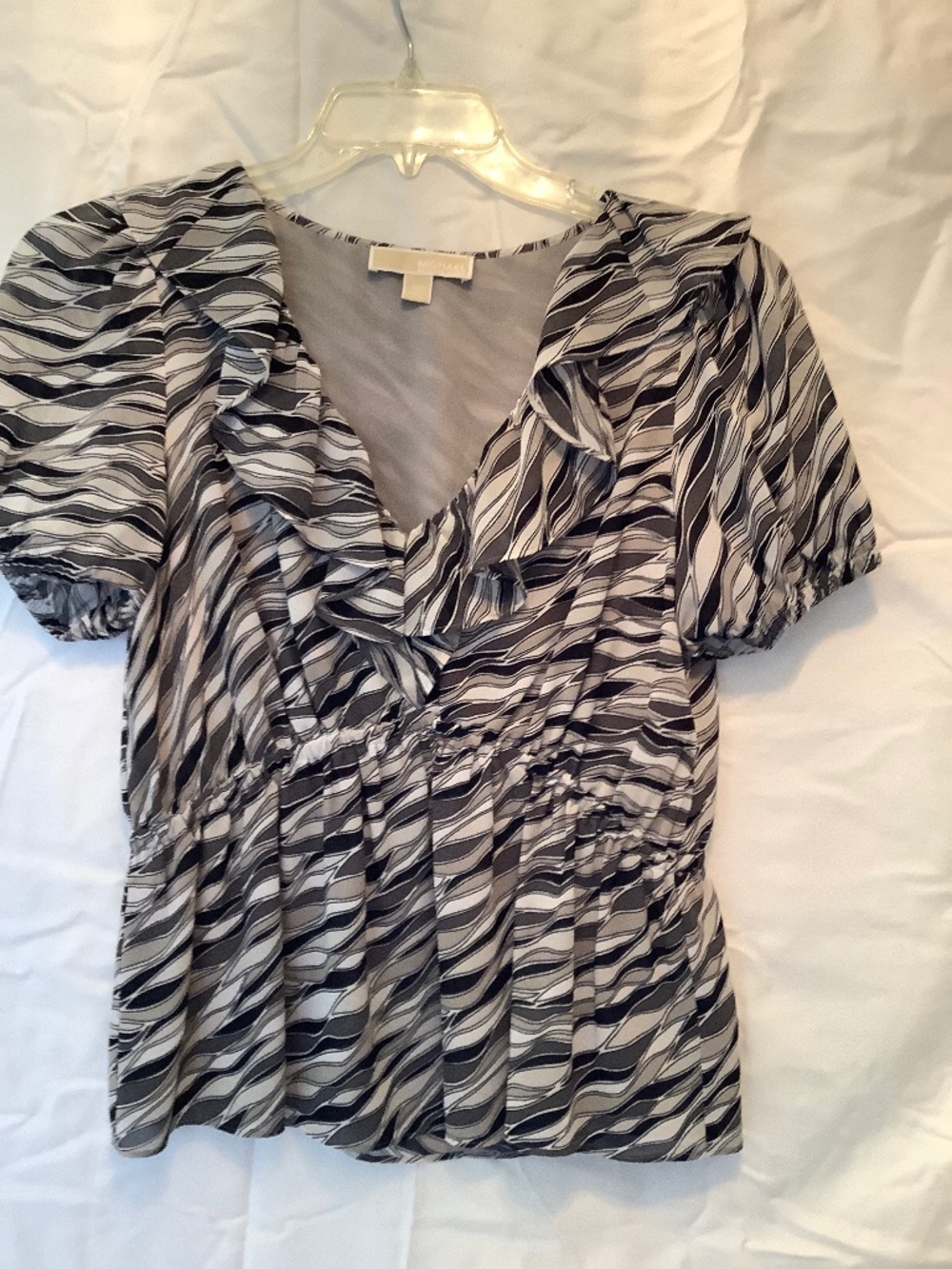 Michael Kors PM Blouse EUC Black, Gray, White Wave Pattern